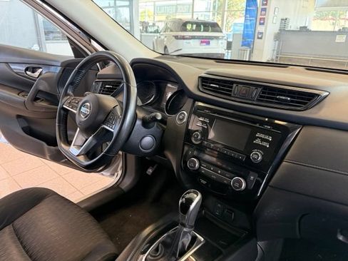 Used 2017 Nissan Rogue SV FWD image 28