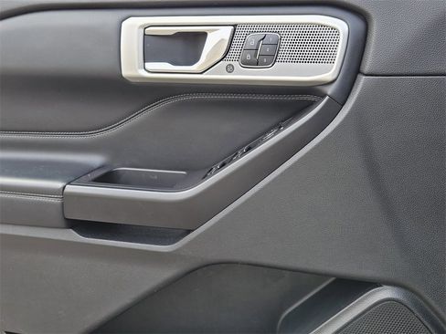 Used 2020 Ford Explorer Limited image 17