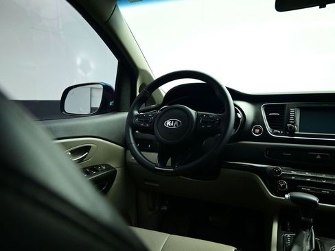 Used 2020 Kia Sedona EX image 8