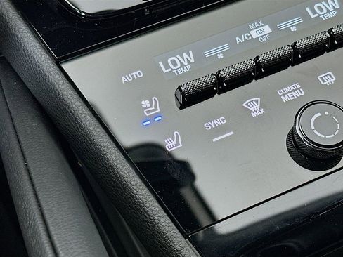 New 2025 Porsche Cayenne E-Hybrid Coupe image 23