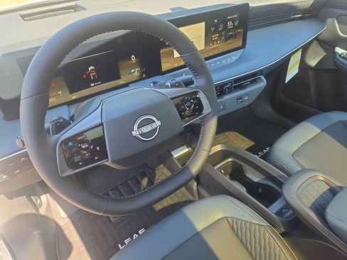 New 2026 Nissan Leaf Platinum+ w/ Cargo Package (Platinum+) FWD image 16