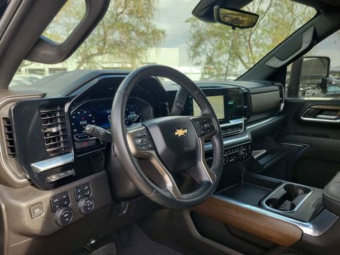 Used 2024 Chevrolet Silverado 2500 High Country w/ High Country Premium Package image 2