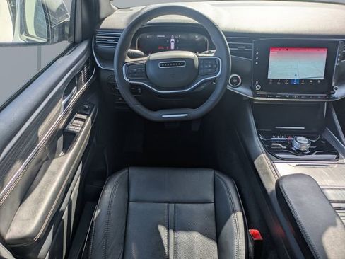 Used 2024 Jeep Wagoneer L Series II w/ Flexible Seating Group AWD/4WD image 17