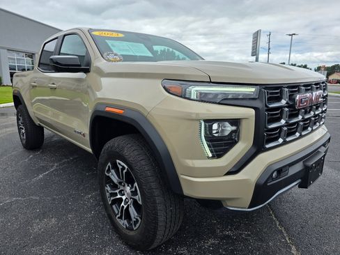 Used 2023 GMC Canyon AT4 w/ AT4 Premium Package AWD/4WD image 4