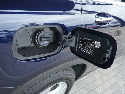 Used 2018 Mercedes-Benz GLC 300 4MATIC image 11