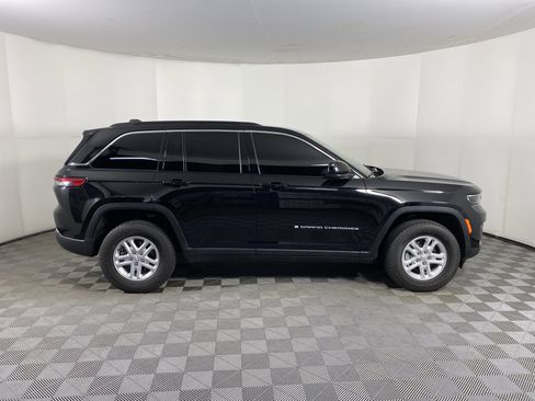 Used 2024 Jeep Grand Cherokee Laredo w/ Luxury Tech Group I AWD/4WD image 6