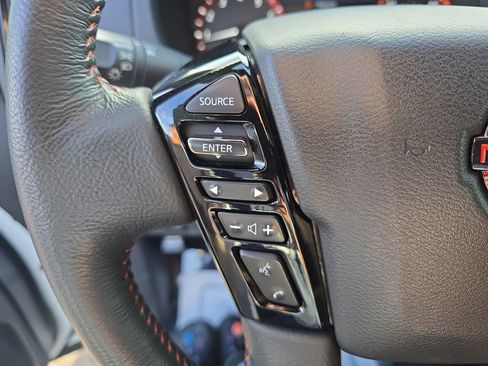 Used 2022 Nissan Frontier PRO-4X w/ Technology Package image 21