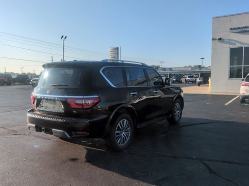 Used 2024 Nissan Armada SL w/ Captain's Chairs Package AWD/4WD image 6