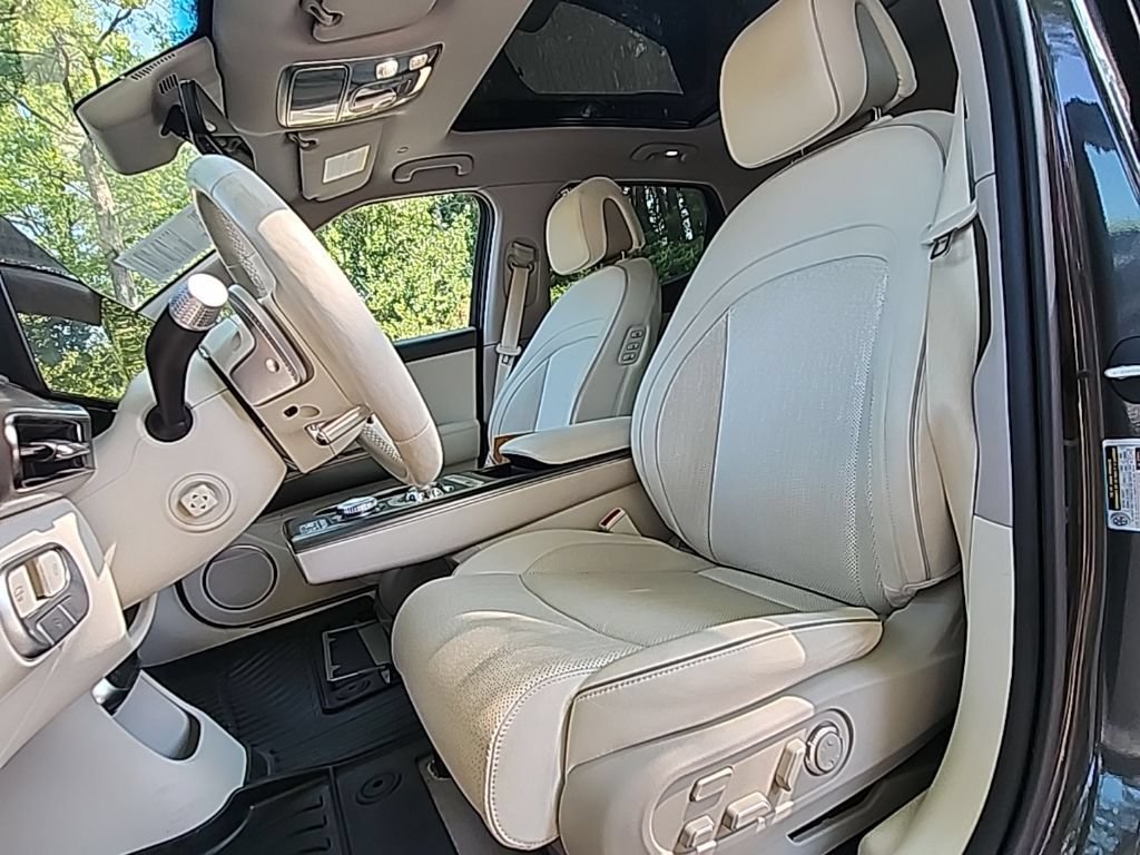 Certified 2024 Genesis GV60 Advanced AWD/4WD image 9