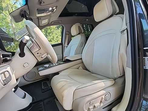 Certified 2024 Genesis GV60 Advanced AWD/4WD image 9