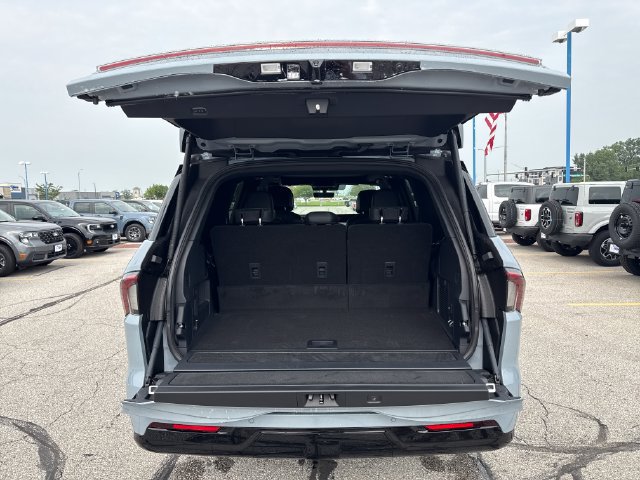 New 2027 Lincoln Navigator Reserve w/ Jet Appearance Package AWD/4WD image 7
