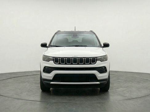 Used 2025 Jeep Compass Limited AWD/4WD image 2