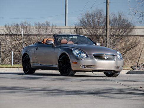 Used 2005 Lexus SC 430 Convertible image 2