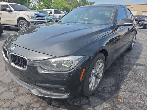 Used 2017 BMW 320i Sedan RWD image 1