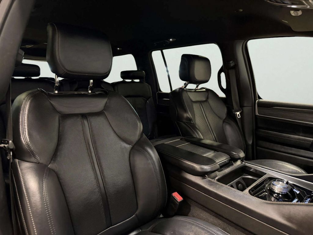 Used 2024 Jeep Wagoneer L Series II w/ Flexible Seating Group AWD/4WD image 32