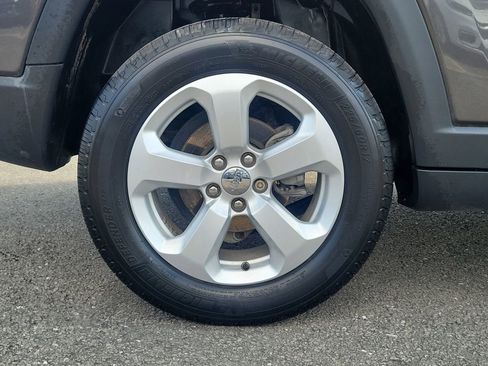 Used 2018 Jeep Compass Latitude w/ Popular Equipment Group image 5