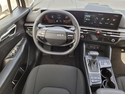 New 2026 Kia Sportage LX FWD image 12