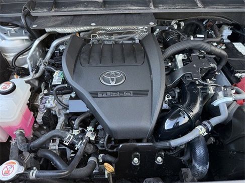 Used 2024 Toyota Highlander LE image 34