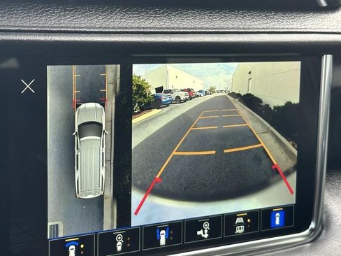 Used 2022 GMC Yukon Denali w/ Advanced Technology Package image 14