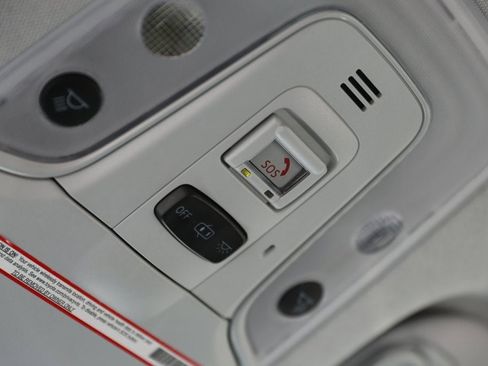 Certified 2022 Toyota Prius LE image 8