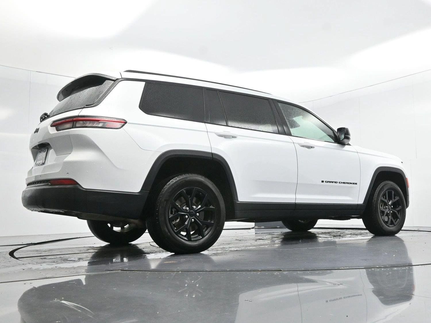 Used 2024 Jeep Grand Cherokee L Altitude AWD/4WD image 55