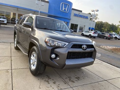 Used 2016 Toyota 4Runner SR5 Premium RWD image 2