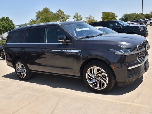Certified 2025 Lincoln Navigator Reserve AWD/4WD image 5