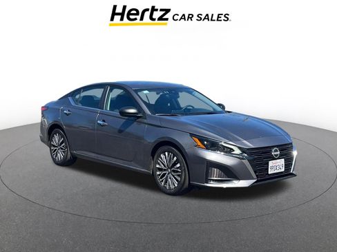 Used 2025 Nissan Altima 2.5 SV image 1