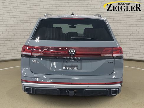 Used 2024 Volkswagen Atlas Peak Edition SEL image 6