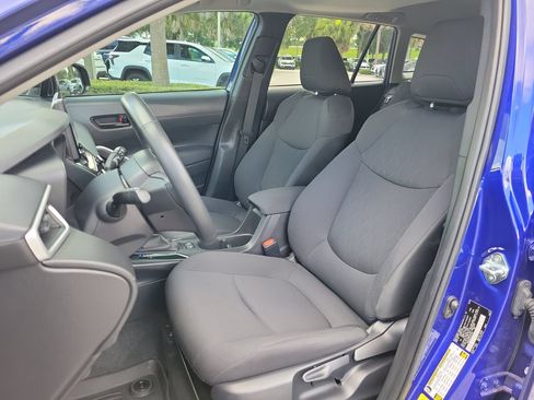 Used 2025 Toyota Corolla Cross LE w/ Moonroof Package FWD image 16