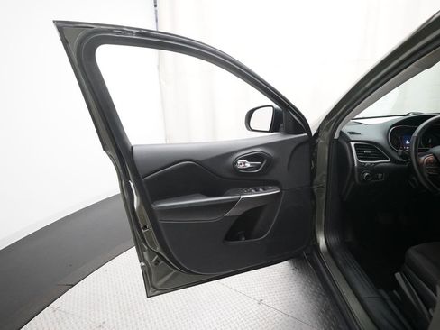 Used 2019 Jeep Cherokee Sport w/ Cold Weather Group image 27