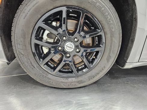 Used 2025 Chrysler Pacifica Select FWD image 9