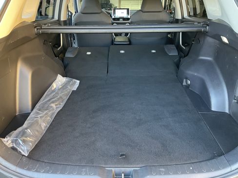 Used 2025 Toyota RAV4 XLE image 37