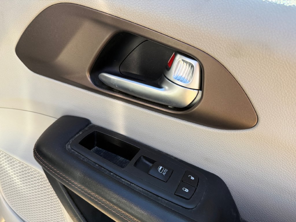 Used 2018 Chrysler Pacifica Touring-L FWD image 37