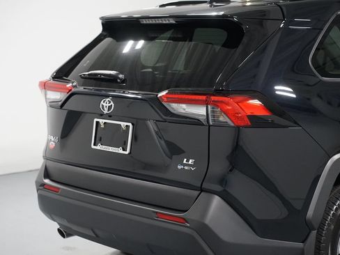 Certified 2025 Toyota RAV4 LE AWD/4WD image 9