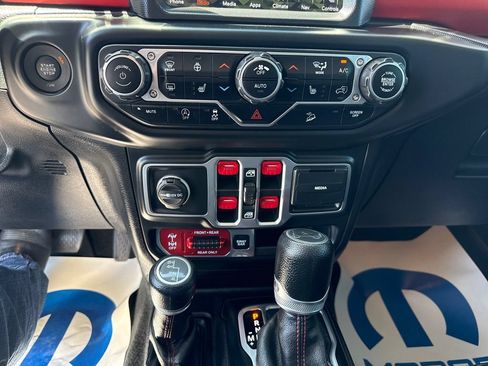 Used 2018 Jeep Wrangler Unlimited Rubicon AWD/4WD image 19
