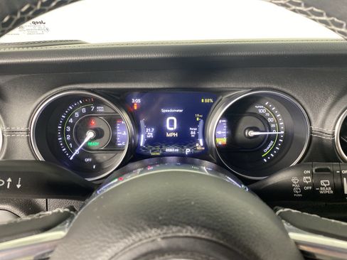 Used 2023 Jeep Wrangler Unlimited Sahara AWD/4WD image 20