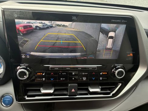 Used 2022 Toyota Highlander Platinum image 9
