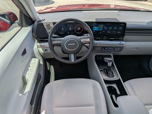 Used 2025 Hyundai Kona SEL FWD image 16