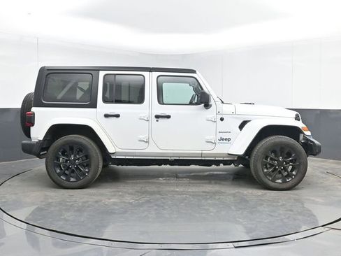 Used 2023 Jeep Wrangler Unlimited Sahara AWD/4WD image 15