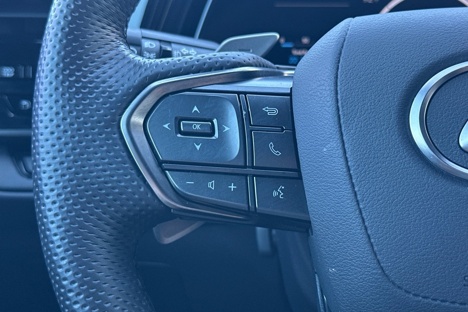 Certified 2026 Lexus TX 500h AWD w/ Technology Package image 32