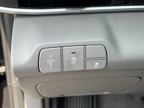 Used 2025 Hyundai Elantra SE image 31