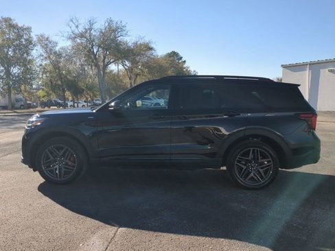 Used 2025 Ford Explorer ST-Line w/ ST-Line Street Pack image 7