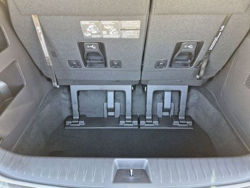 New 2026 Kia Carnival EX image 23