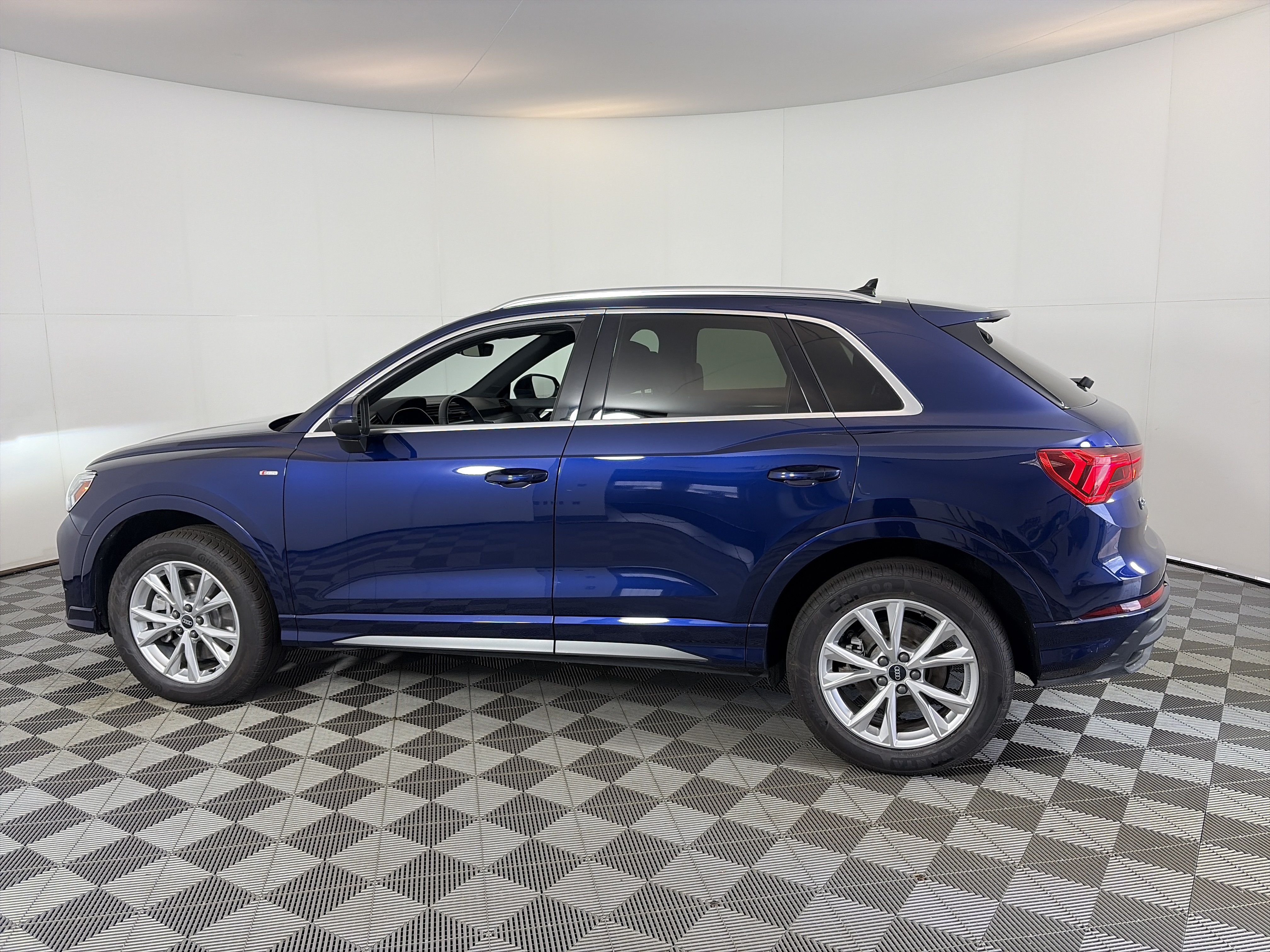 Used 2025 Audi Q3 2.0T Premium AWD/4WD image 8
