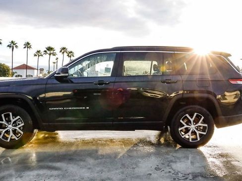 Certified 2024 Jeep Grand Cherokee L Limited w/ Luxury Tech Group II image 14