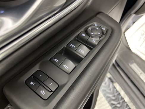 Used 2022 Chevrolet Tahoe Z71 w/ Luxury Package image 32