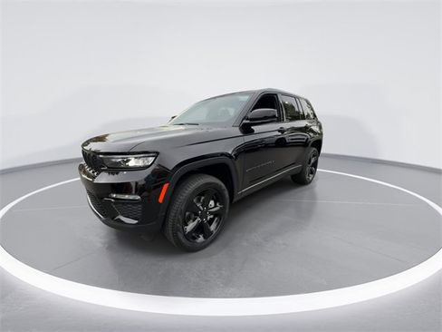 New 2025 Jeep Grand Cherokee Limited w/ Black Appearance Package image 4