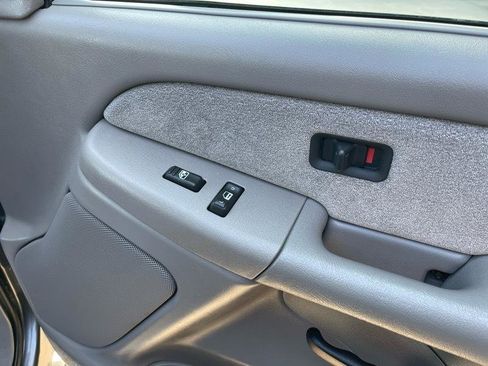 Used 2000 Chevrolet Silverado 2500 LS image 41