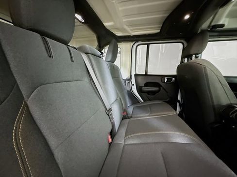 Used 2024 Jeep Wrangler Unlimited image 24